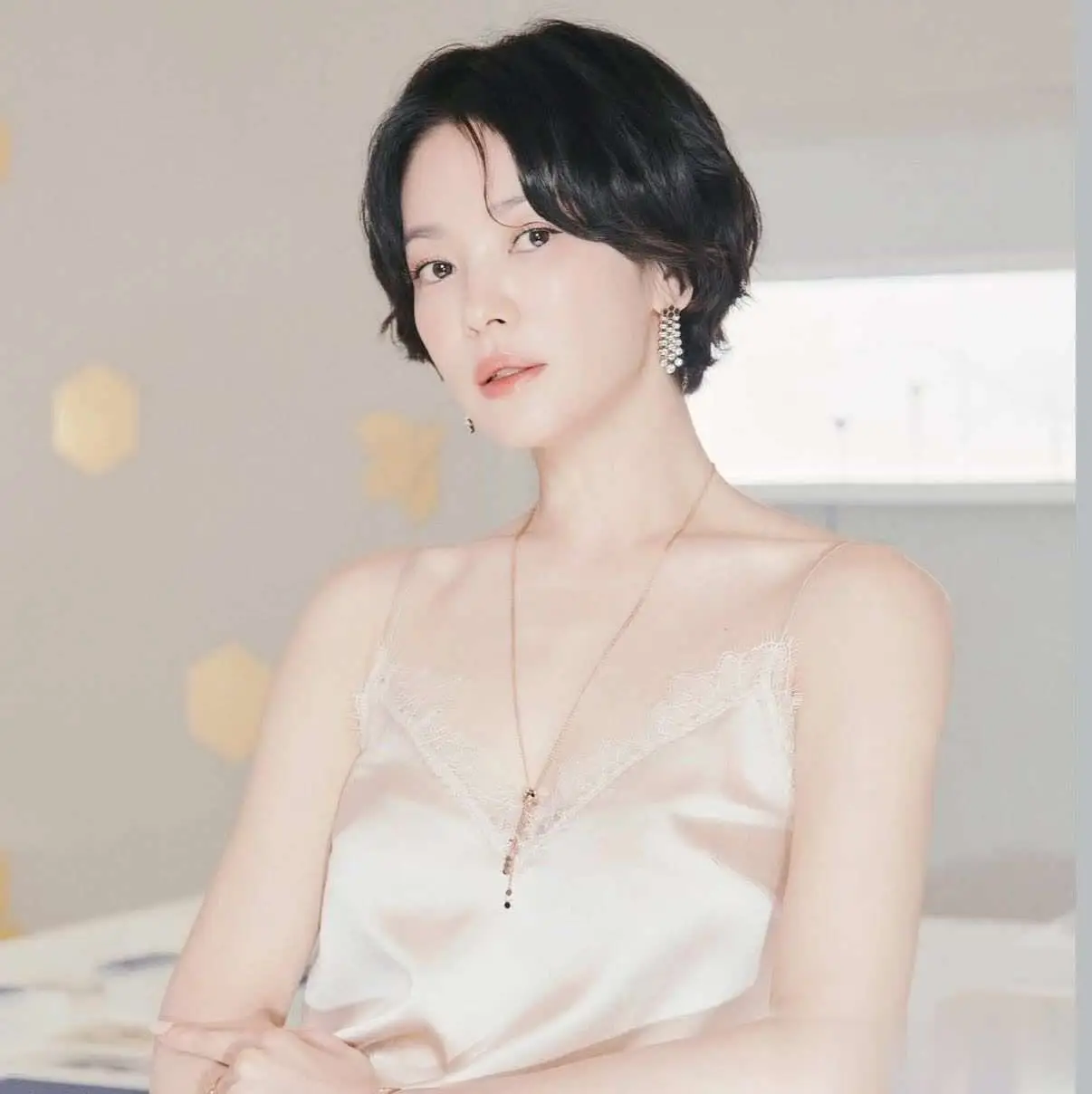 女明星个性短发图片大全_短发造型_齐刘海短发