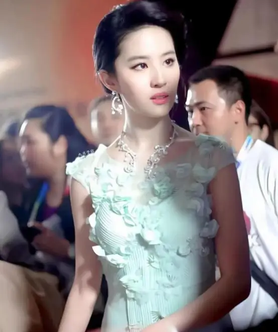 30岁以上女星不结婚原因_40+未婚女明星生活状态_娱乐圈大龄剩女