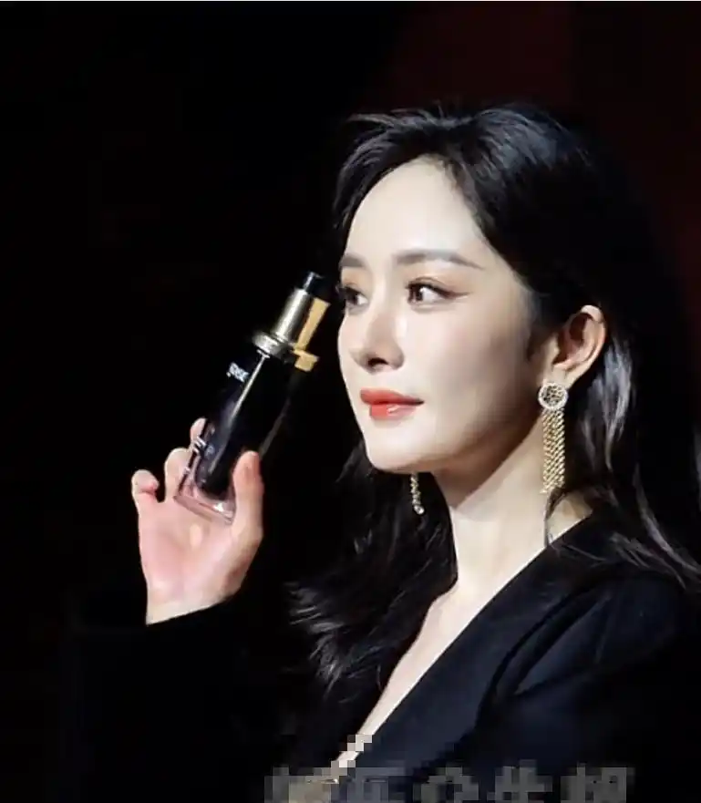 杨幂生图真实颜值_女明星脸上有疤痕_女明星卸妆前后对比