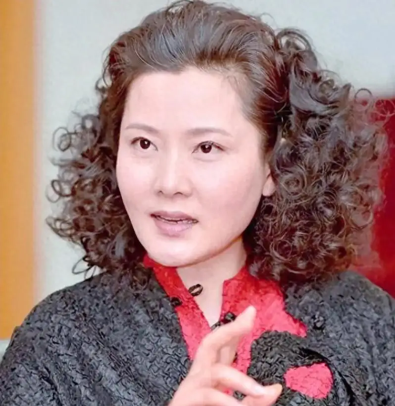 娱乐圈情商高的女明星_何赛飞真实性格_何赛飞低情商言论走红